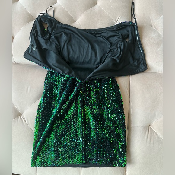 stretchy sequin mini dress in mint condition. - Picture 4 of 17